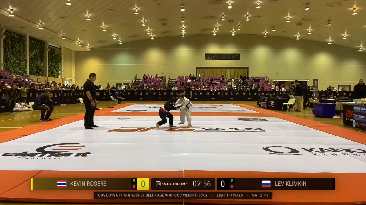 Frame at 00:33:43